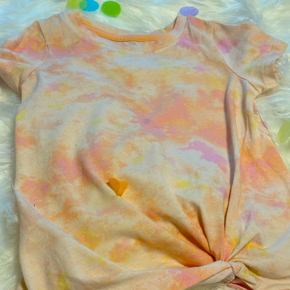 Cat and Jack size 4 girls  short sleeve T-shirt. Peach/yellow swirled.